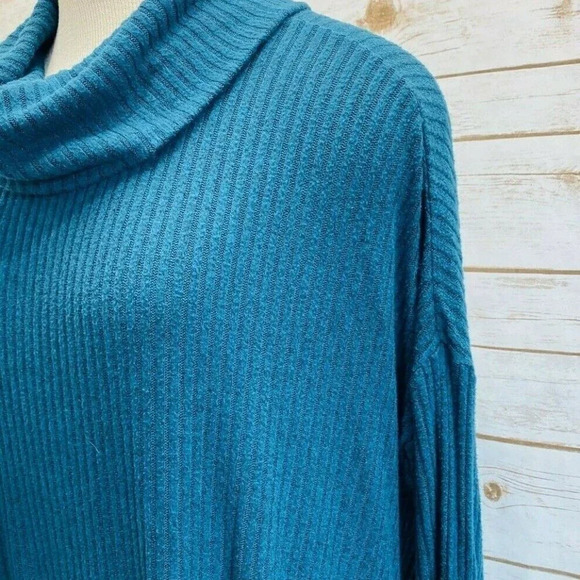 MONDAY Women Long Sleeve Pullover Turtleneck Green Asymmetrical Hem Top Sz M/L - Picture 5 of 11